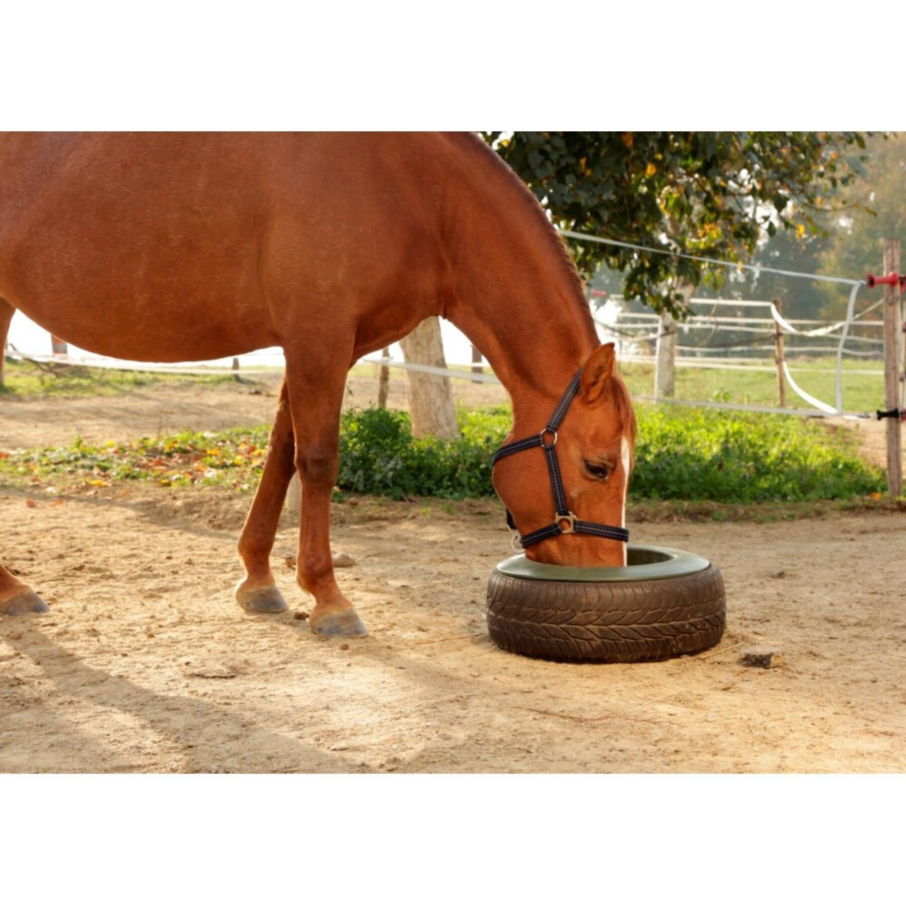 Mangeoire à pneu pour cheval Kerbl